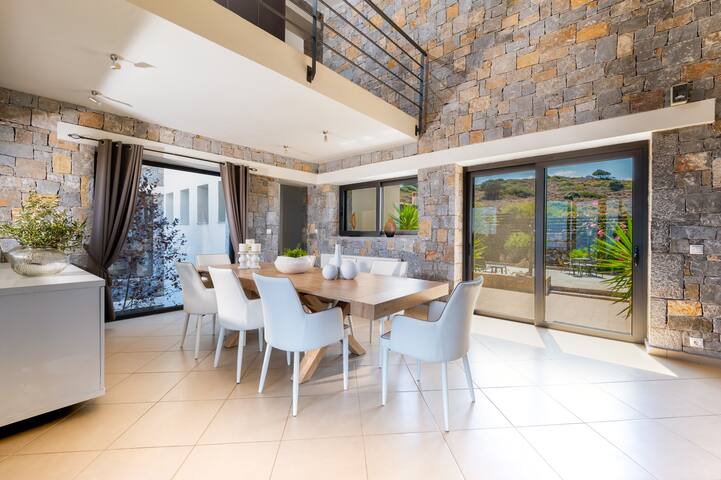 Villa Lofos – 4 Bedroom (optional heated pool) gallery image 3