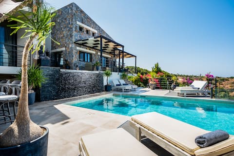 Villa Lofos - 4 Bedroom (optional heated pool)