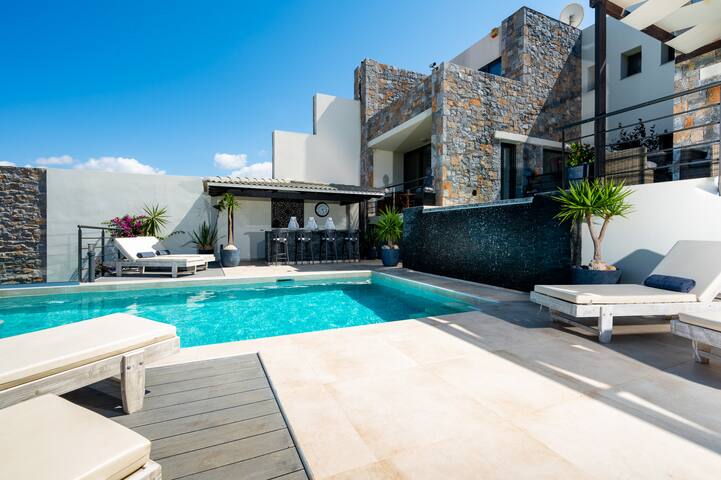 Villa Lofos – 4 Bedroom (optional heated pool) gallery image 2