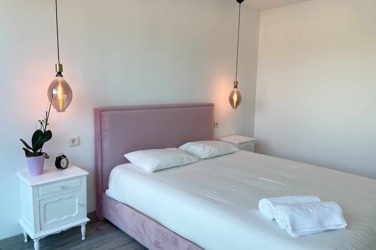 ห้องนอนที่ 1 มีห้องน้ำในตัว