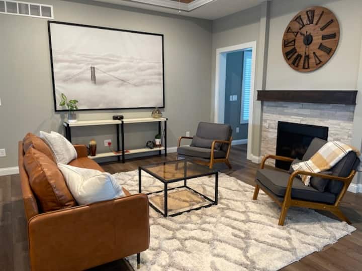 Entire Home: First Class Stay for Work & Play