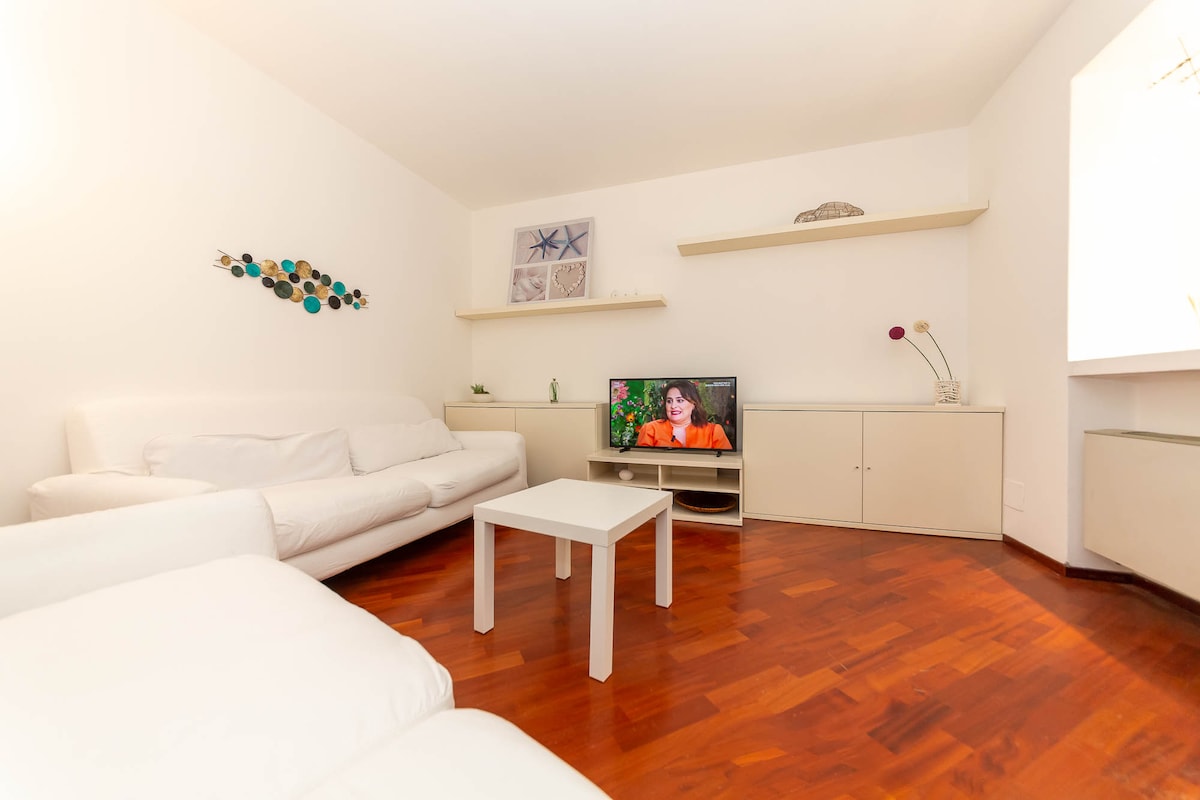 Annonce Airbnb populaire: "Il nido" apartment in the heart of the historic center à Luino