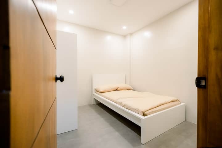 room in the ground floor, can fit 2 people here and added 1 more foldable bed.