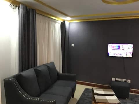 Lovely comfy 1 bedroom apartment with free parking