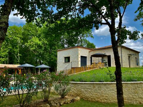 "La Forêt" villa with pool and hot tub