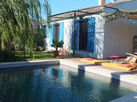 Quiet house with pool