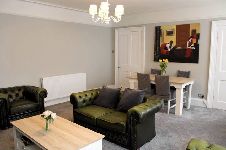 Luxury spacious apartment in Edinburgh city gallery image 2