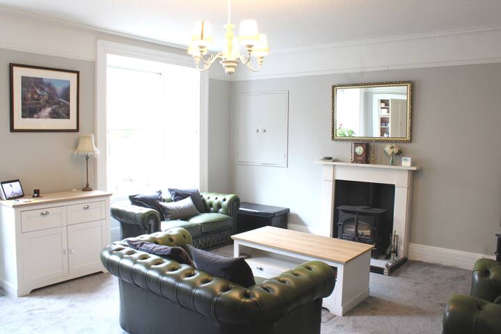 Luxury spacious apartment in Edinburgh city gallery image 3