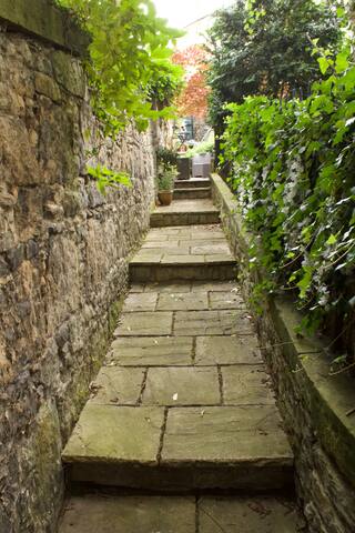 Luxury spacious apartment in Edinburgh city gallery image 4