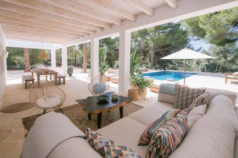 Beautiful property 3 minutes near Cala Jondal
