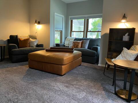 Cozy 3 BD - 3 blocks from the hospital!