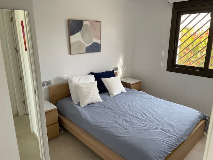 غرفة نوم بسرير 160 سم