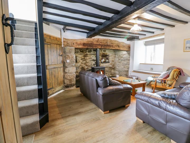 4 Bedroom Farmhouse With Hot Tub And Parking. - North Wales