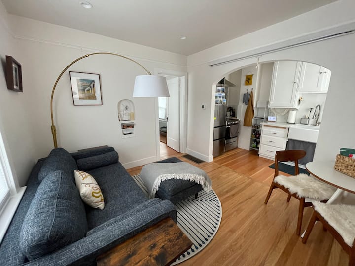 Cozy, Modern Retreat Steps From Midtown & Hospital - Reno