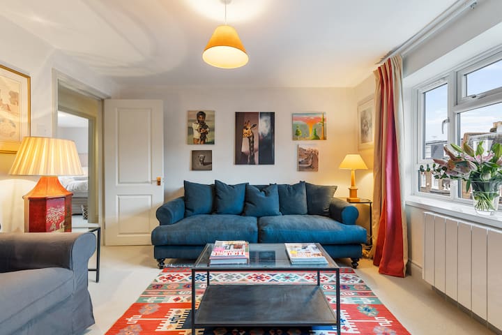 Beautiful 2 bed-flat looking over leafy Park