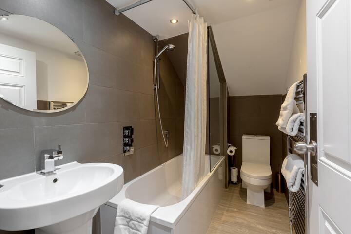 York Place City Centre 3 bedroom Apartment gallery image 5