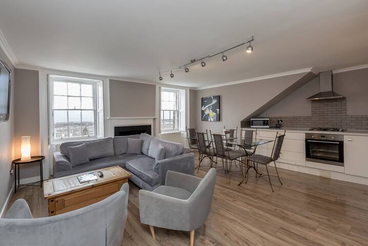 York Place City Centre 3 bedroom Apartment