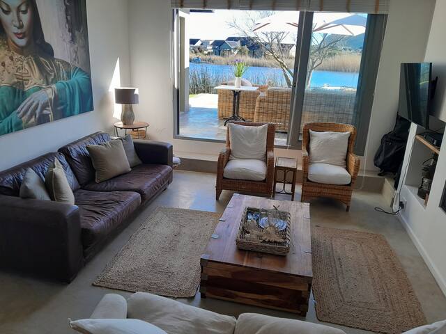 Tranquil home on the water Lake Michelle Noordhoek gallery image 2