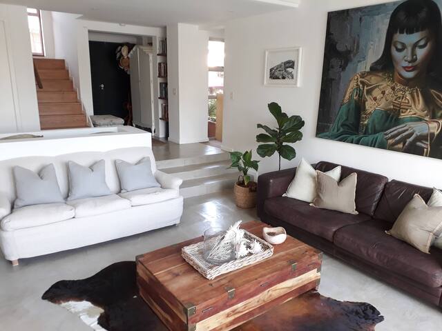 Tranquil home on the water Lake Michelle Noordhoek gallery image 3