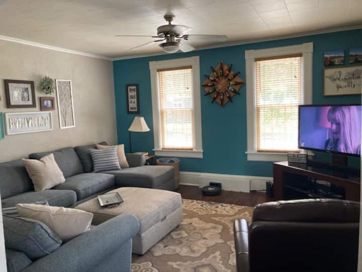 Clean, Comfortable, Close To Eaa - Oshkosh, WI