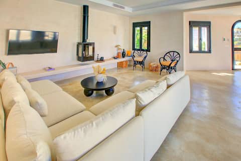 Popular Airbnb listing: Design | Beach | Heated pool | ECO 100 % Solar in Conil De La Frontera