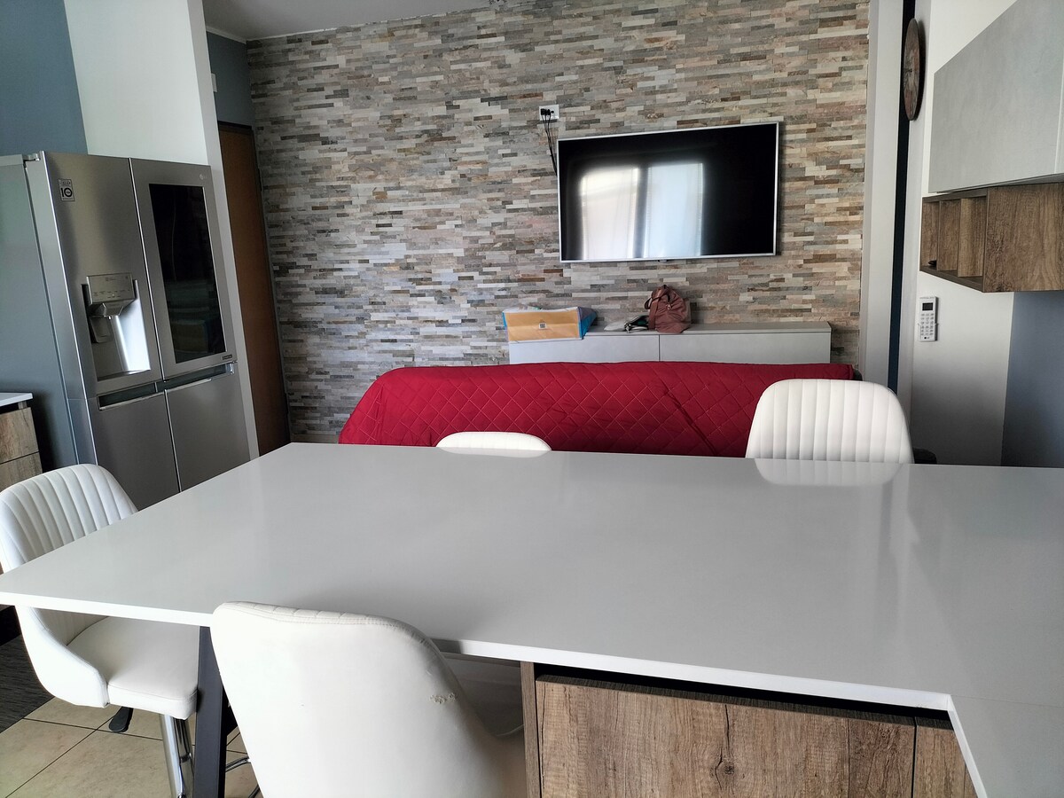 Popular Airbnb listing: The sweet Vittoria's House... in Montesilvano