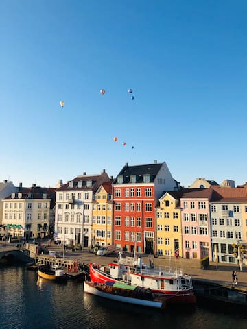 Udsigt direkte til den smukke Nyhavn