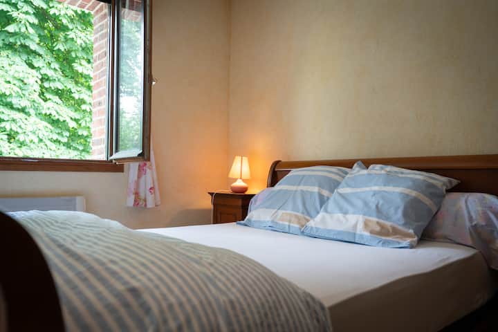 laissez-vous bercer par le bruit de la riviére et le chant des oiseaux...