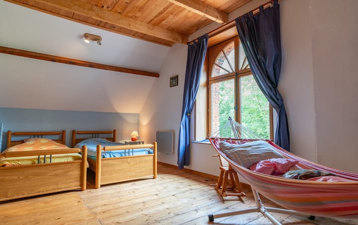 Chambre 3 (à l'étage) vue sur la rivière  2 lits simples 