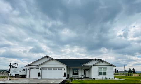 Beautiful ranch style home in the country!