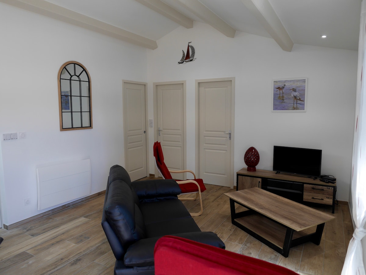 Annuncio Airbnb popolare: Les Huniers, La Cotiniere, 100 m from the sea a Saint Pierre D'oléron