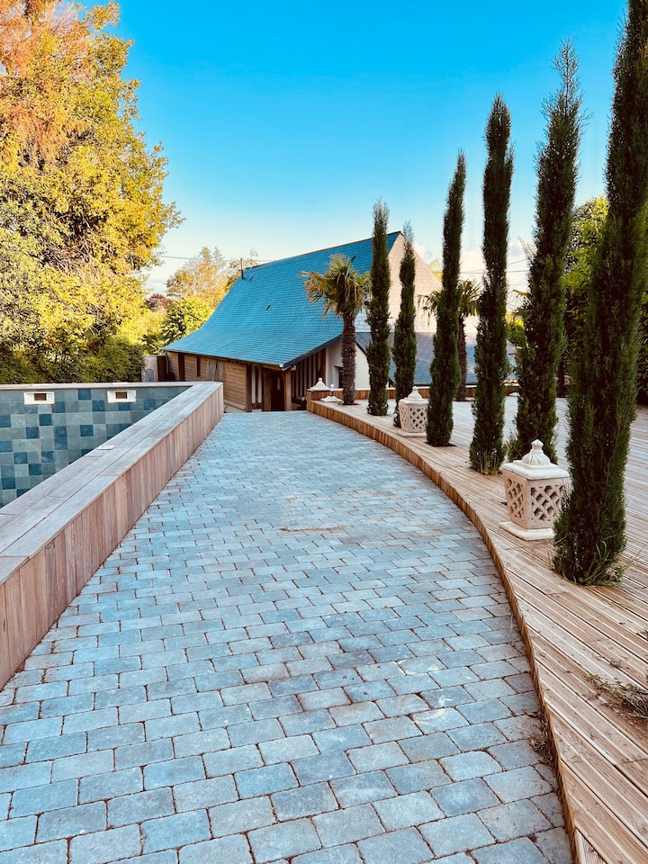 Beautiful pool villa near Deauville Villas for Rent in Bonnevillesur