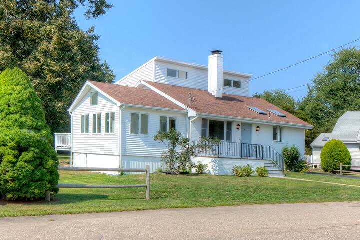 Summer Cottage with Beach Access