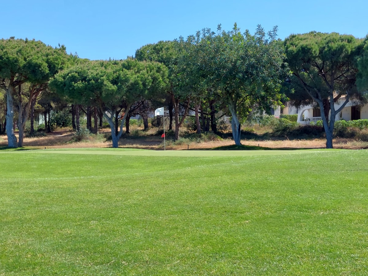 Pinhal Golf Course near this Vilamoura golf holiday apartment.