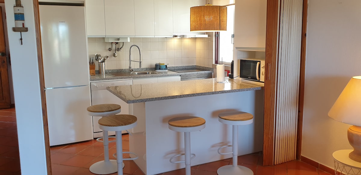 Fully equipped kitchen.