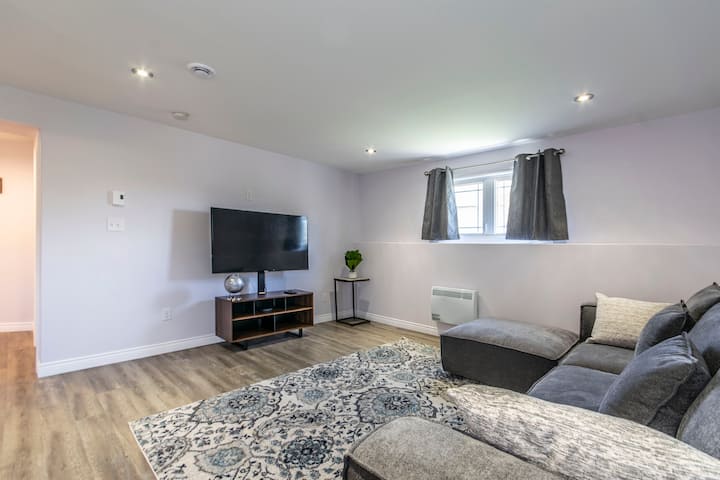 Cozy & Modern Guest Suite With Free Parking - Paradise