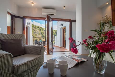 Top Airbnb: Quiet house in village center with mountain views en Frigiliana