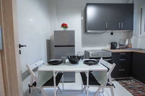 Popular Airbnb listing: Sophie's house near the city center in ΛΟΦΟΣ ΚΥΝΟΣΑΡΓΟΥΣ