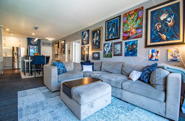 Artist’s Retreat in the Heart of Seattle! 2BR/2BA gallery image 5