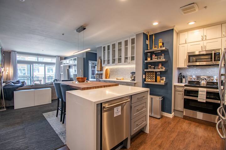 Artist’s Retreat in the Heart of Seattle! 2BR/2BA gallery image 4