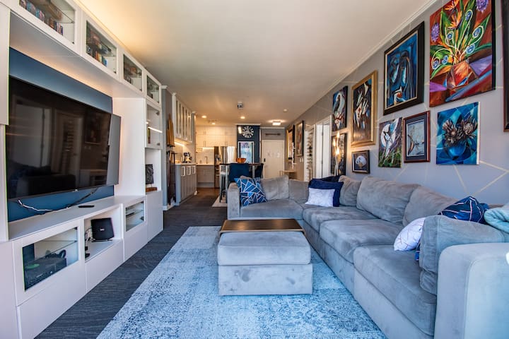 Artist’s Retreat in the Heart of Seattle! 2BR/2BA