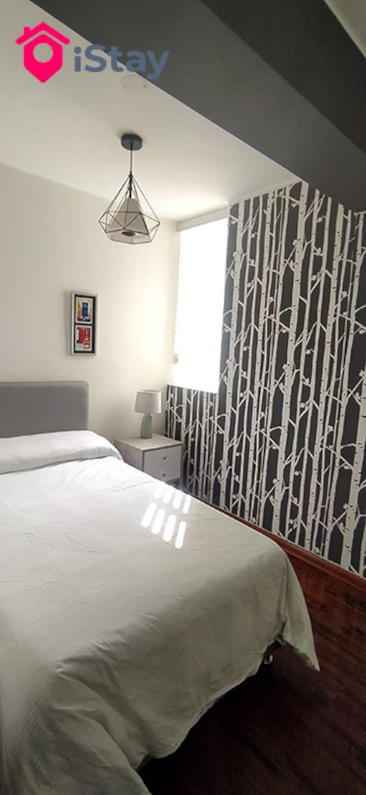 Secondary bedroom with 1.5pl bed with wall to wall closet.