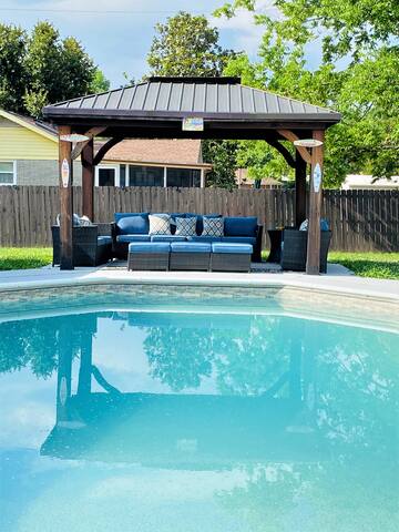 3BR w Pool-Mins From DT/Airport gallery image 2