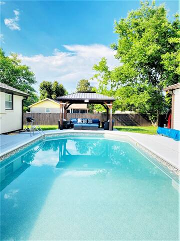 3BR w Pool-Mins From DT/Airport gallery image 3