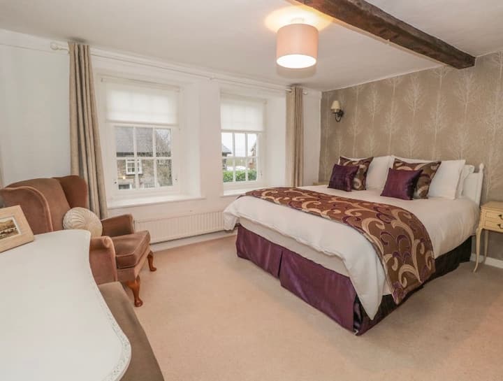 Chumba cha kulala kilicho na kitanda cha aina ya Kingsize na mwonekano katika eneo la Morecambe Bay