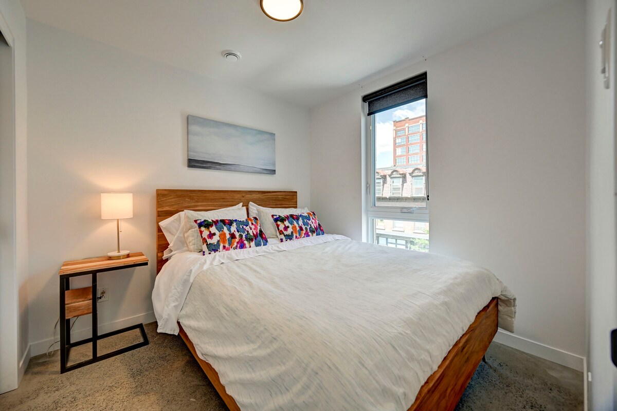 ห้องนอนที่ 2 พร้อมเตียงขนาดควีนไซส์