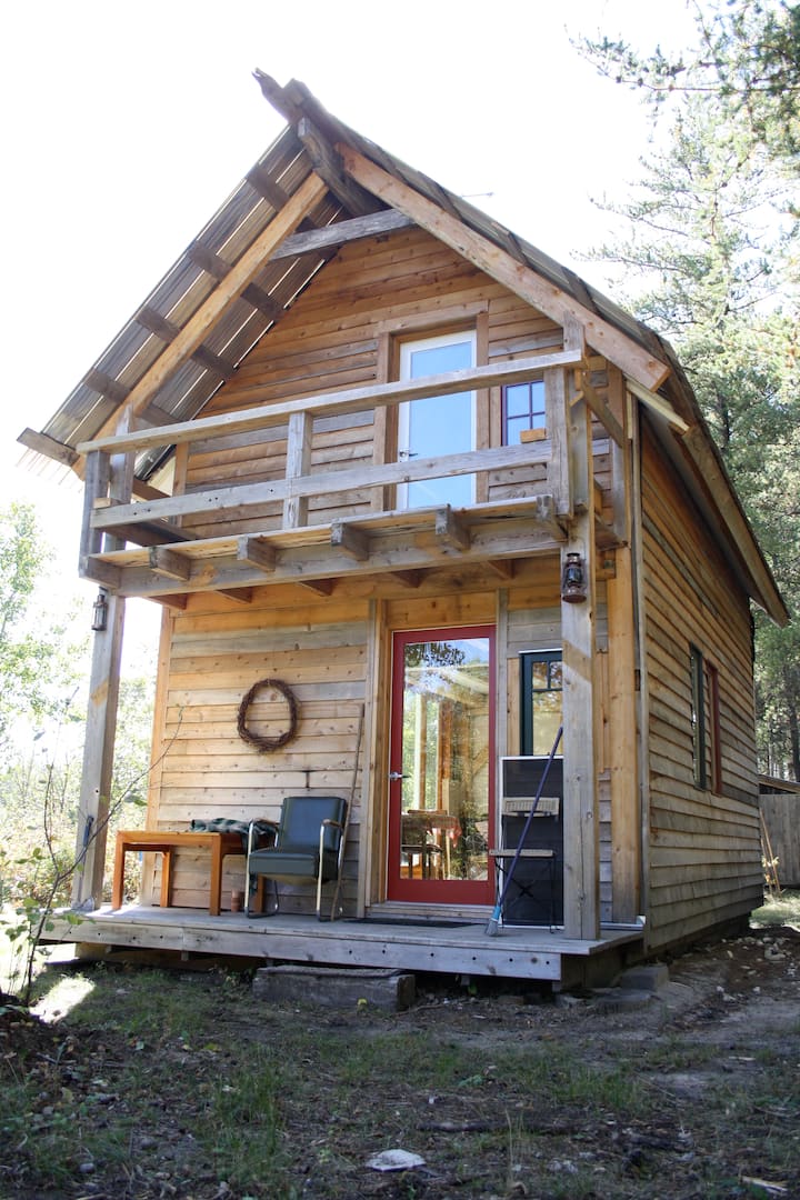 Woods Cabin Off-Grid Retreat - Tiny houses for Rent in Marchand ...
