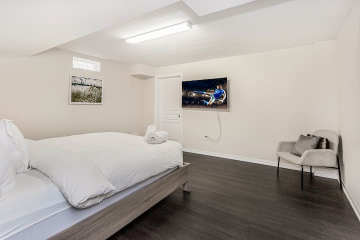 5th bedroom with TV