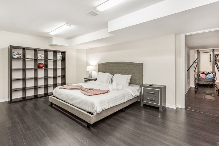 6th Bedroom with TV