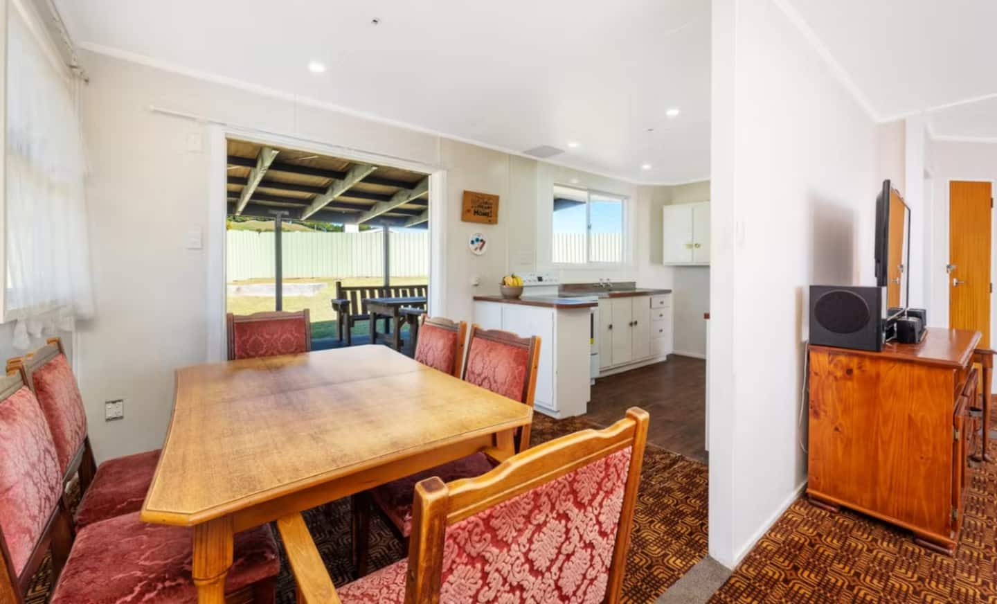 Homely Warm 4 Bedroom With Outdoor/indoor Flow. 4